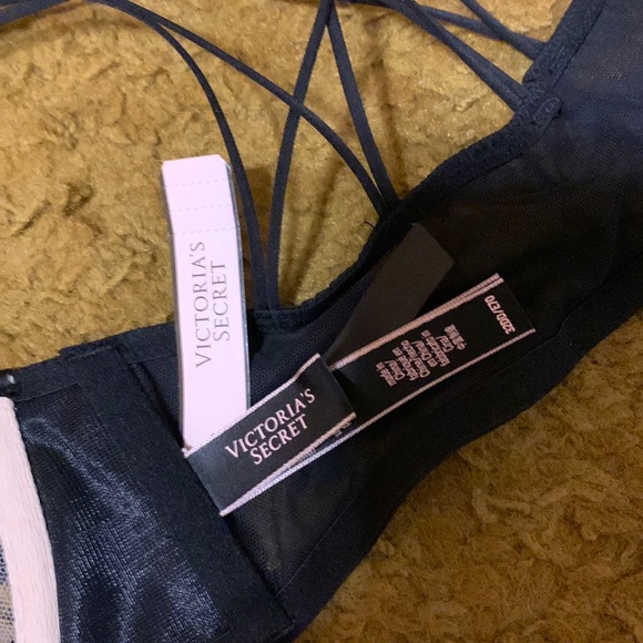 Victoria’s Secret bra 32DD - Picture 3 of 4